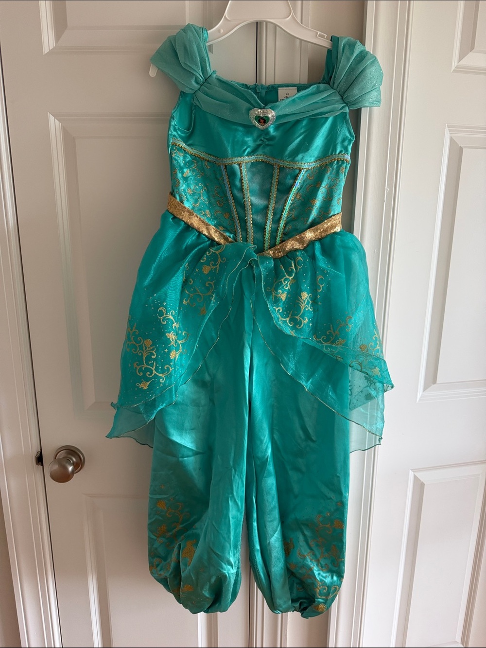 EUC Disney Jasmine costume - fits 6/7
